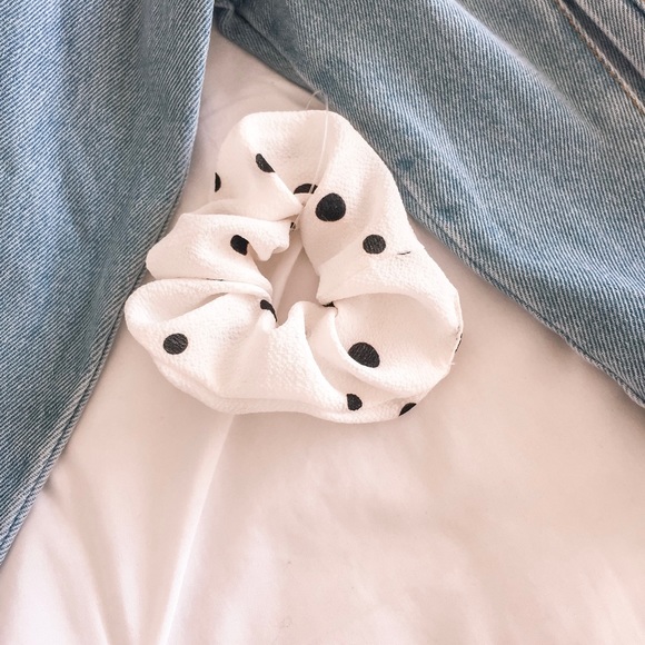 ❗️1 Pack left❗️Three Pack Poka Dots Hair Scrunchie - Picture 3 of 4